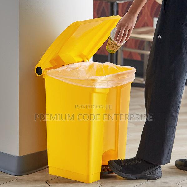 Yellow Pedal-Operated Trash Bin – 30l Waste Container · Photo 4
