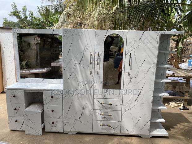 Quality Wardrobe and Dressing Mirror Payment on Delivery · Photo 2