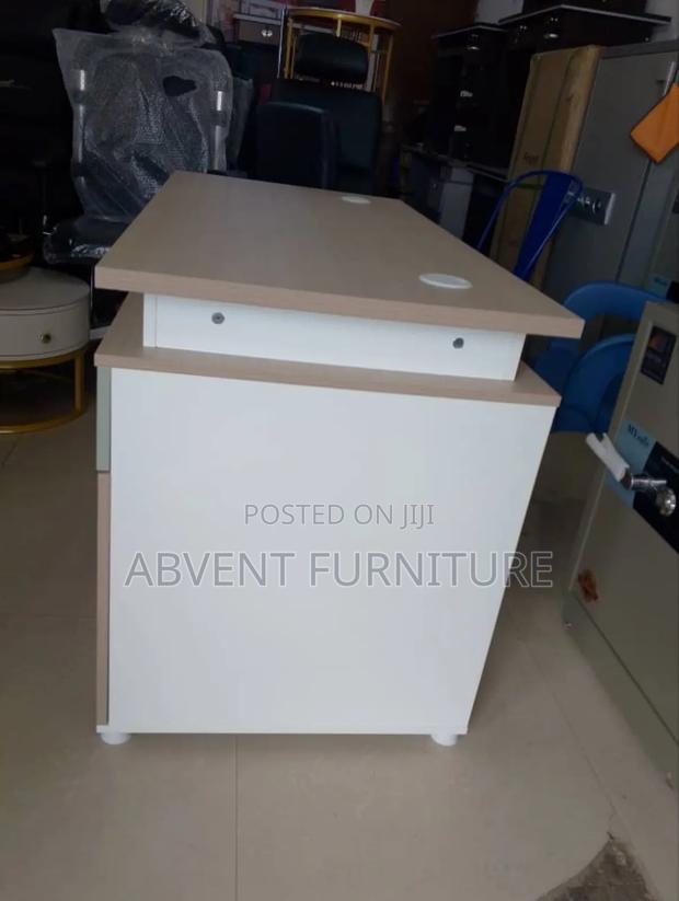 Portable and Durable Table · Photo 2