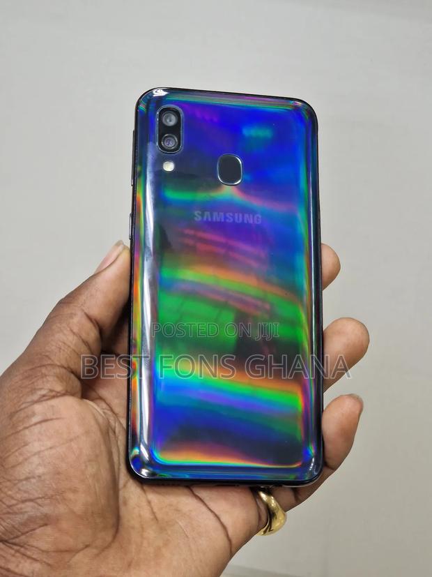 Samsung Galaxy A40 64 GB photo 2