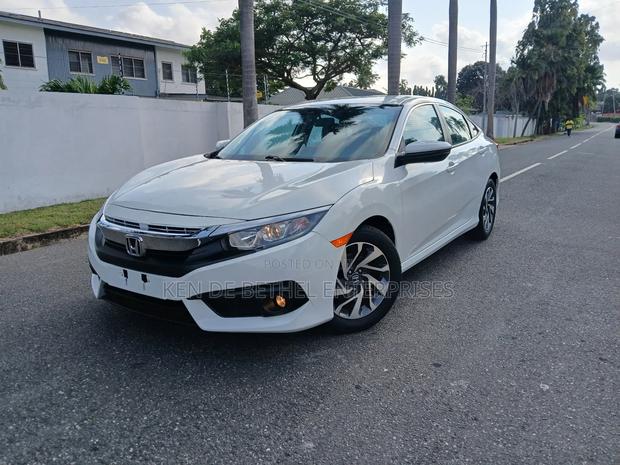 Honda Civic Sport Hatchback 2018 White photo 2