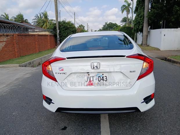 Honda Civic Sport Hatchback 2018 White photo 3