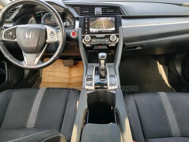 Honda Civic Sport Hatchback 2018 White photo 5