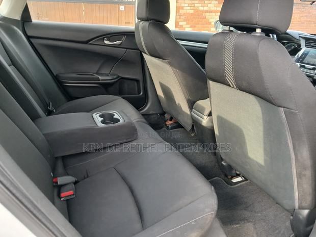 Honda Civic Sport Hatchback 2018 White photo 6