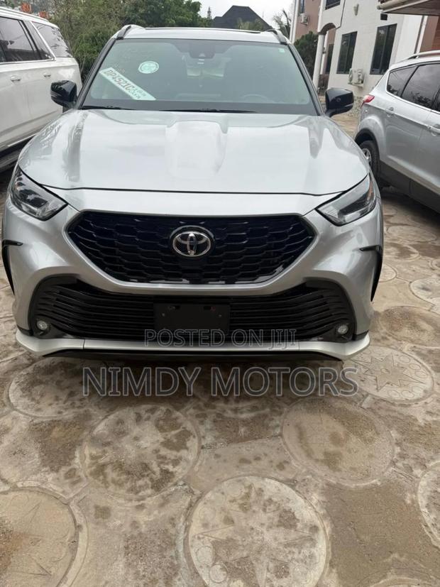 Toyota Highlander XSE 2022 Silver