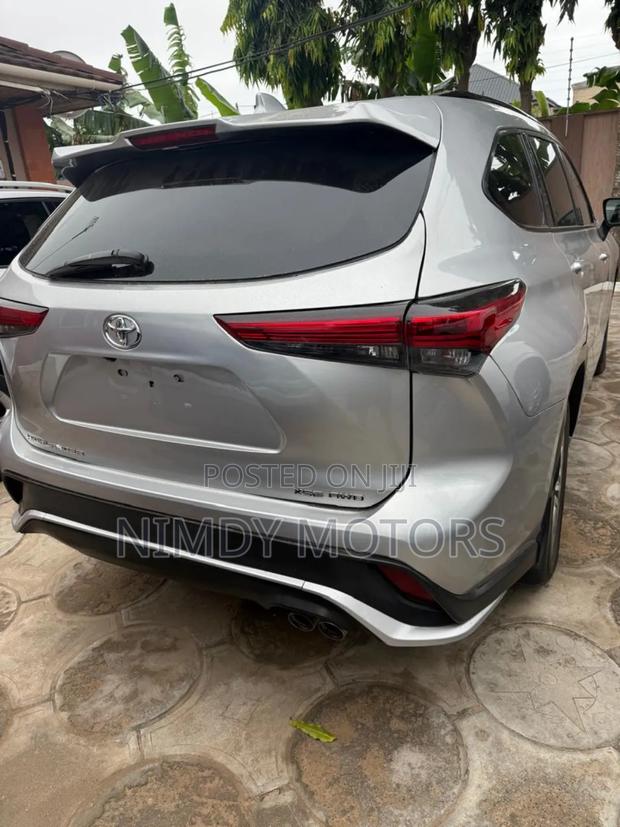 Toyota Highlander XSE 2022 Silver photo 2