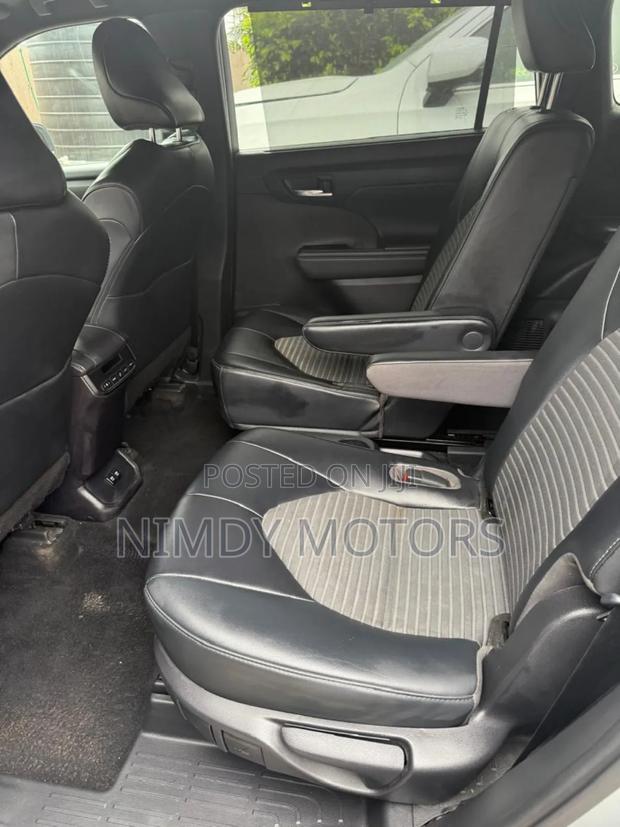Toyota Highlander XSE 2022 Silver photo 4
