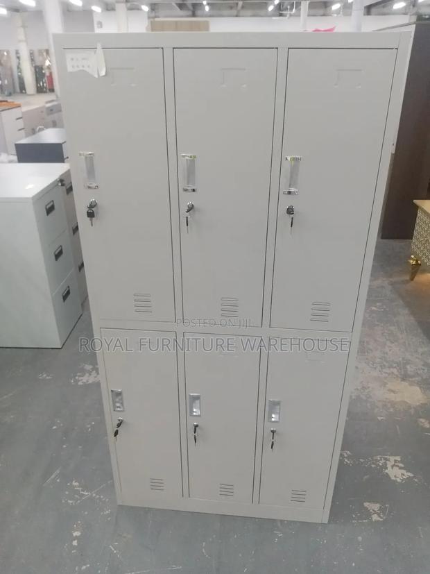 Original 6 Lockal Metal Cabinet · Photo 4