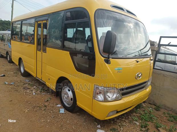 Hyundai County 2014 Yellow