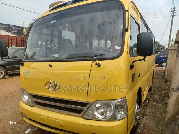 Hyundai County 2014 Yellow