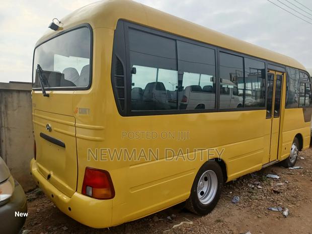 Hyundai County 2014 Yellow