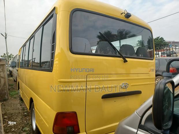 Hyundai County 2014 Yellow
