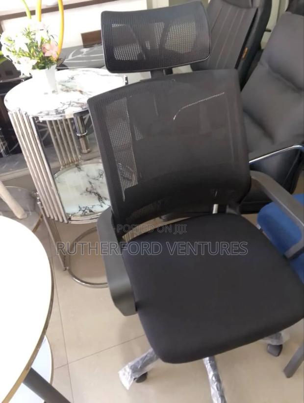 Office Mesh Chair With Robber Base photo 2