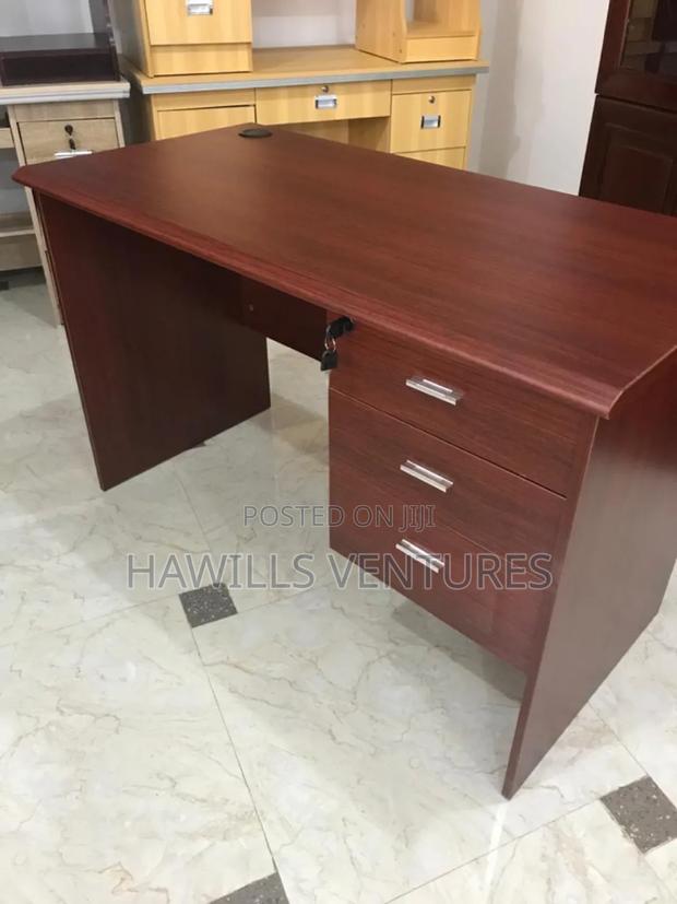 Modern Office Desk · Photo 2