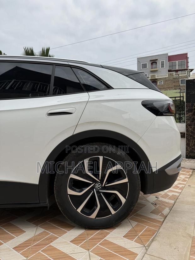 Volkswagen ID.4 2024 White photo 3