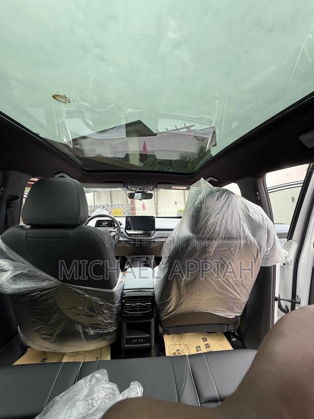 Volkswagen ID.4 2024 White photo 11