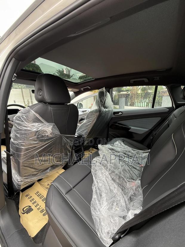 Volkswagen ID.4 2024 White photo 8