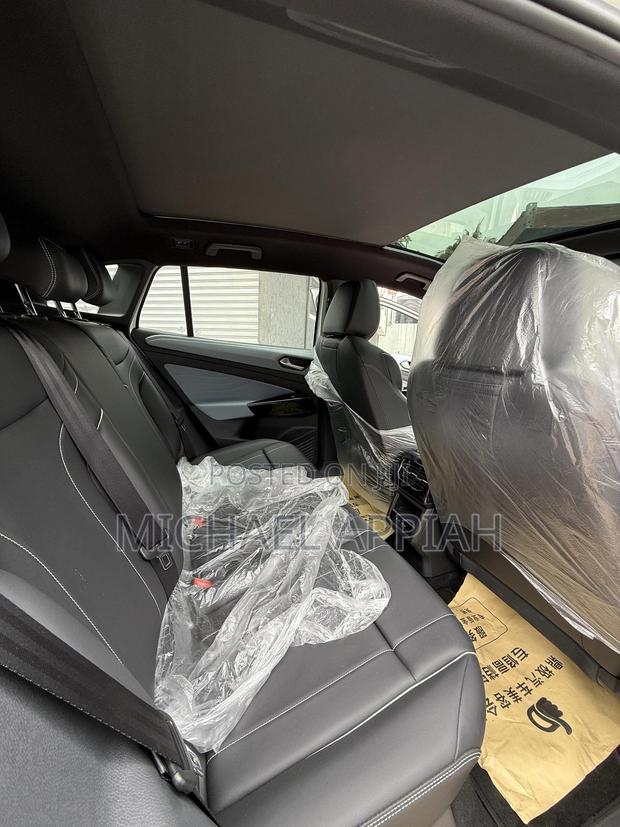 Volkswagen ID.4 2024 White photo 9