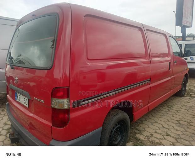 Toyota HiAce 2000 Red photo 4