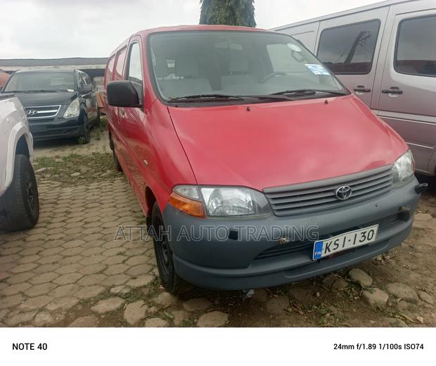 Toyota HiAce 2000 Red photo 5
