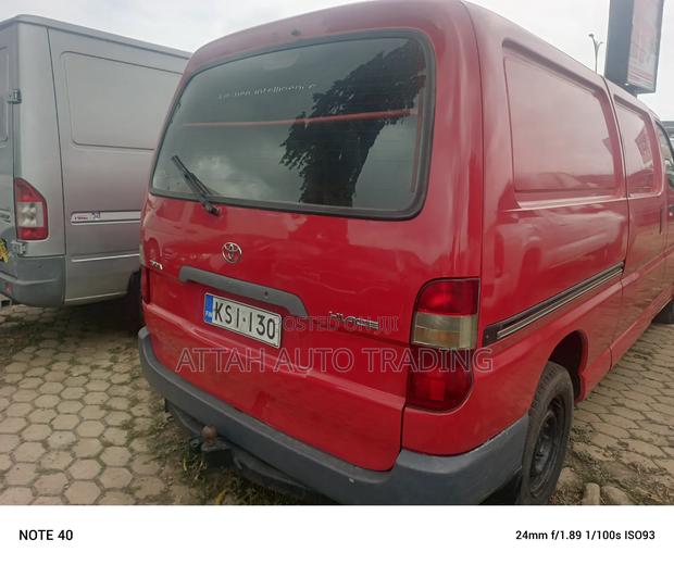 Toyota HiAce 2000 Red photo 6