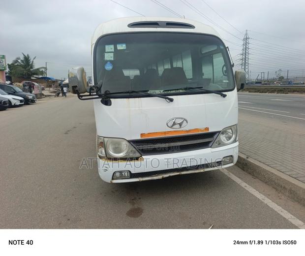 Hyundai County 2012 White photo 5
