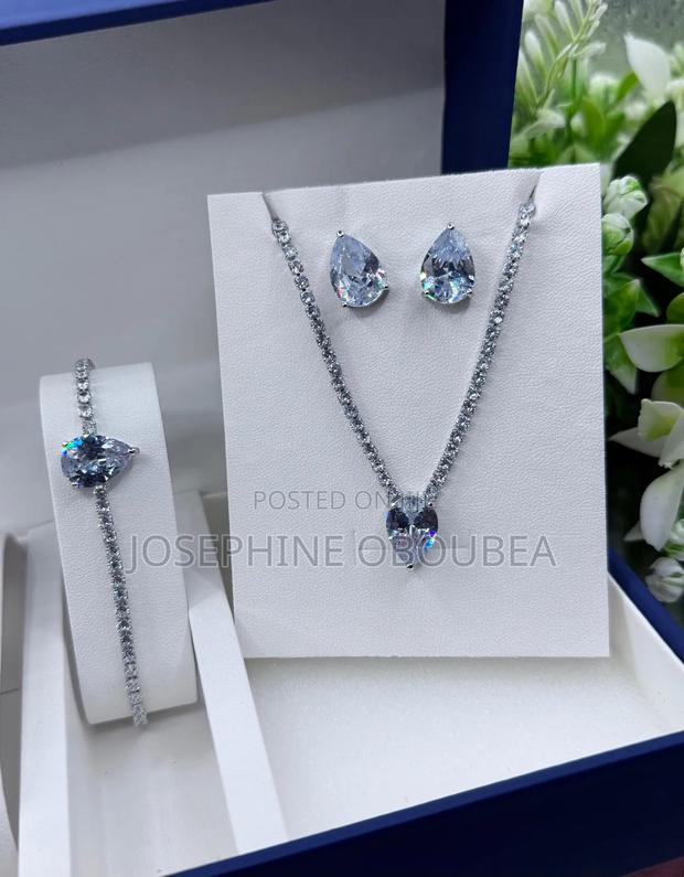 Stones Necklace With Bracelet