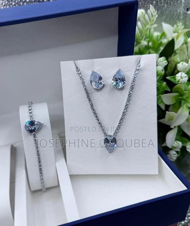 Stones Necklace With Bracelet photo 2