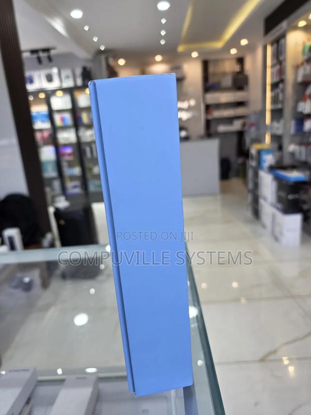 New Microsoft Surface Pro 1 TB Blue · Photo 2
