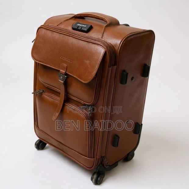 Leather Travel Bag (Medium Size) · Photo 3