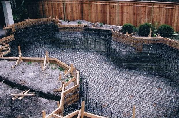 Swimming Pool, Spa, Astroturf · Photo 3