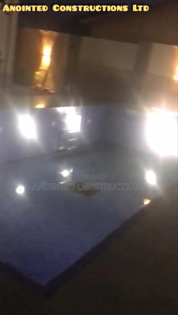 Swimming Pool, Spa, Astroturf · Photo 4