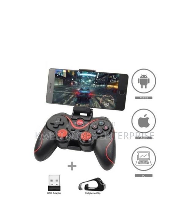 Game Controllers · Photo 2