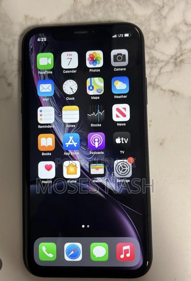 Apple iPhone XR 128 GB Black · Photo 1