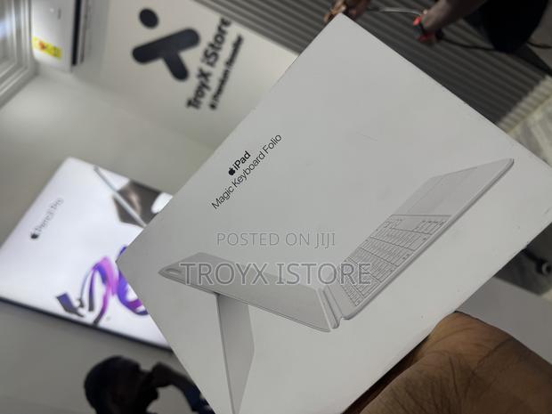 Apple Magic Keyboard Folio for iPad 10 and 11th Gen (A16)