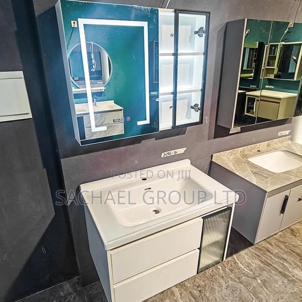 Wall Hung Cabinet Basin · Photo 4