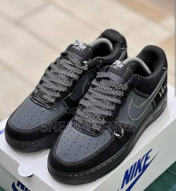 Nike Air Force 1 Og Venom Black · Photo 4