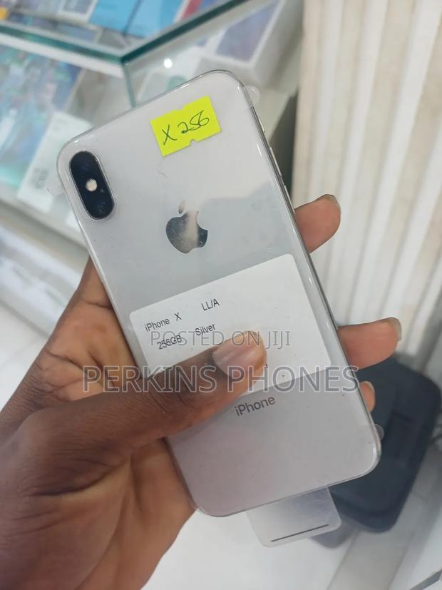 Apple iPhone X 256 GB Silver · Photo 2