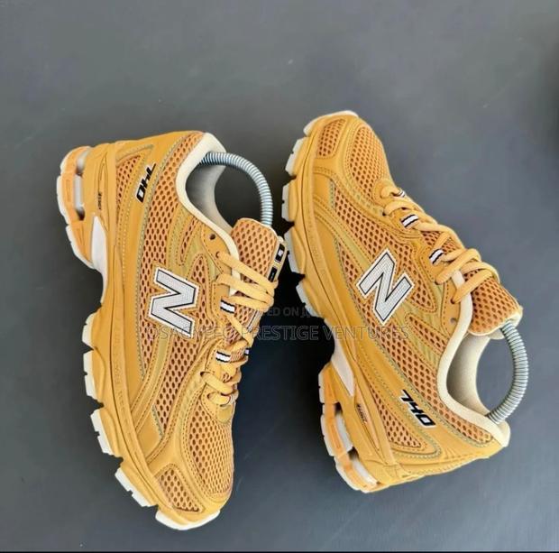 Quality New Balance Sneakers · Photo 4