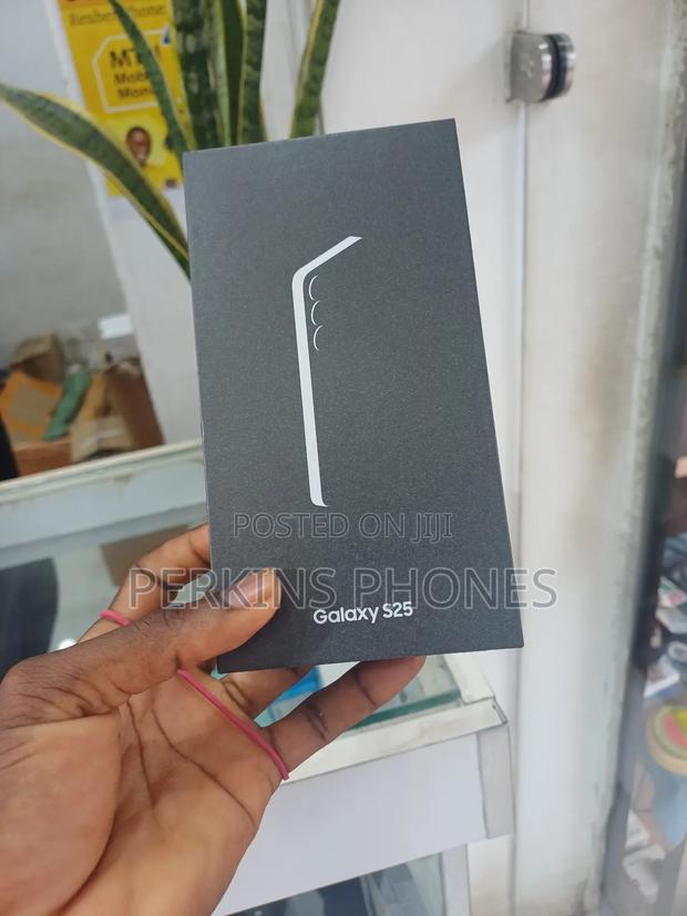 New Samsung Galaxy S25 256 GB Black · Photo 2