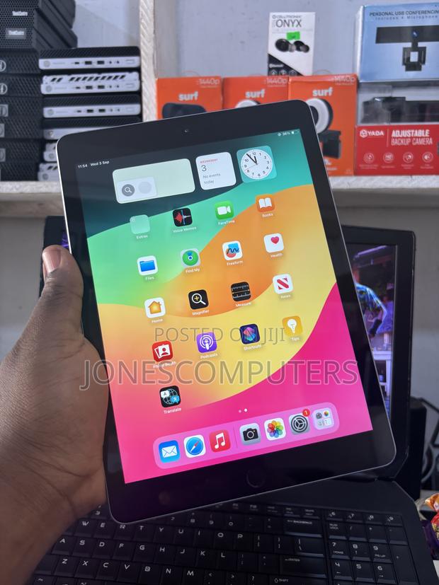 Apple iPad 9.7 32 GB Gray photo 2