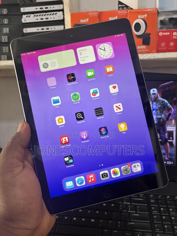 Apple iPad 9.7 32 GB Gray photo 3
