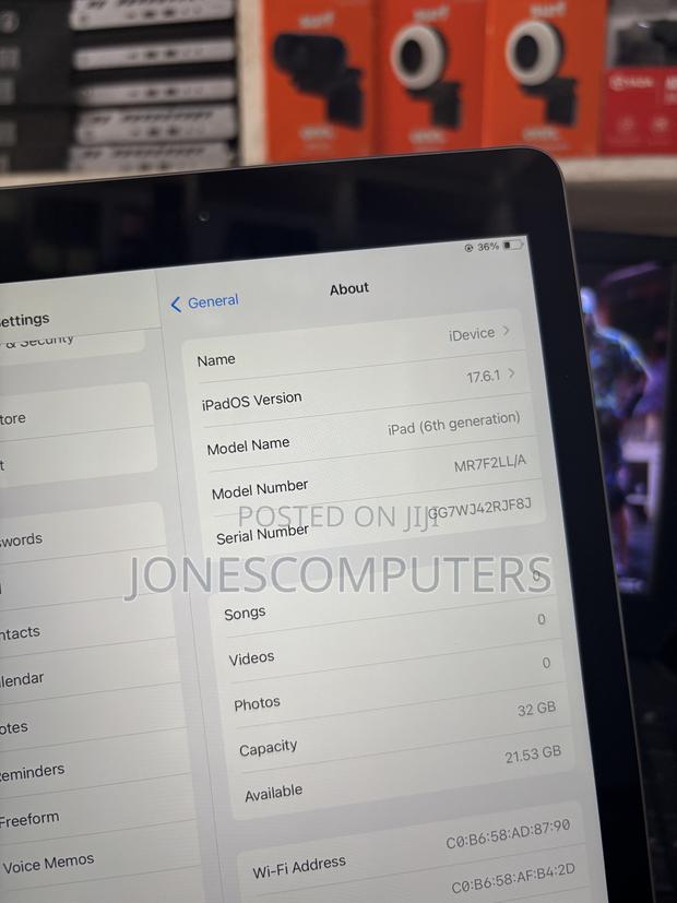 Apple iPad 9.7 32 GB Gray photo 5