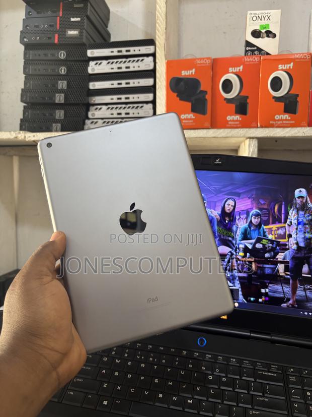 Apple iPad 9.7 32 GB Gray photo 6
