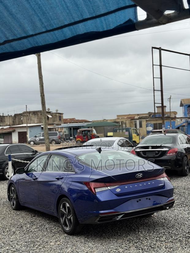 Hyundai Elantra Limited 2021 Blue