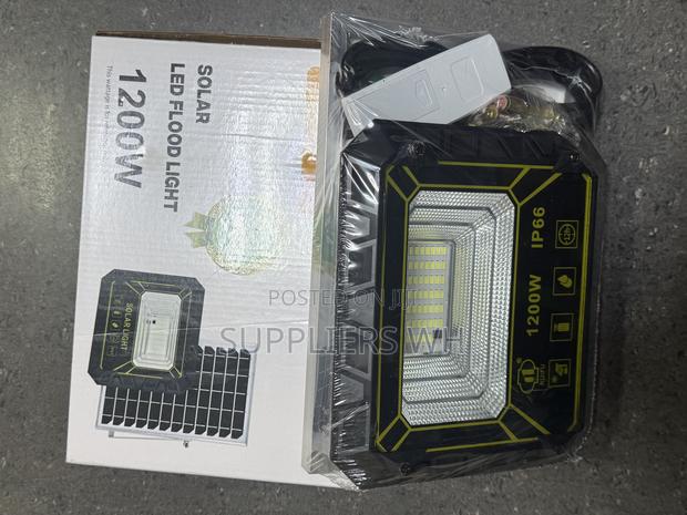 Solar Floodlight 1200w Flood Light Remote · Photo 3