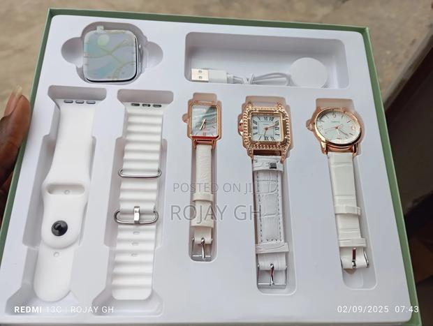 I-530 Smart Watch That Comes With 3 Female Quartz Watches - Silver photo 4