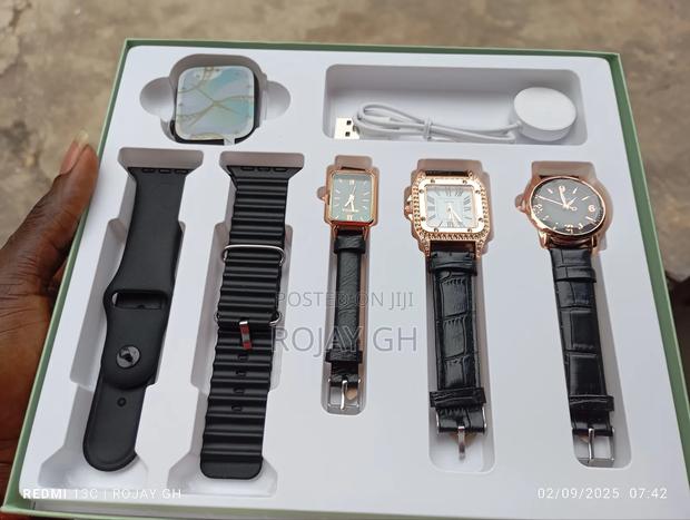 I-530 Smart Watch That Comes With 3 Female Quartz Watches - Black photo 4