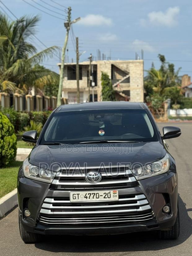 Toyota Highlander LE 4x2 (2.7L 4cyl 6A) 2018 Gray