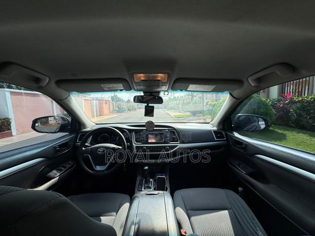 Toyota Highlander LE 4x2 (2.7L 4cyl 6A) 2018 Gray photo 9